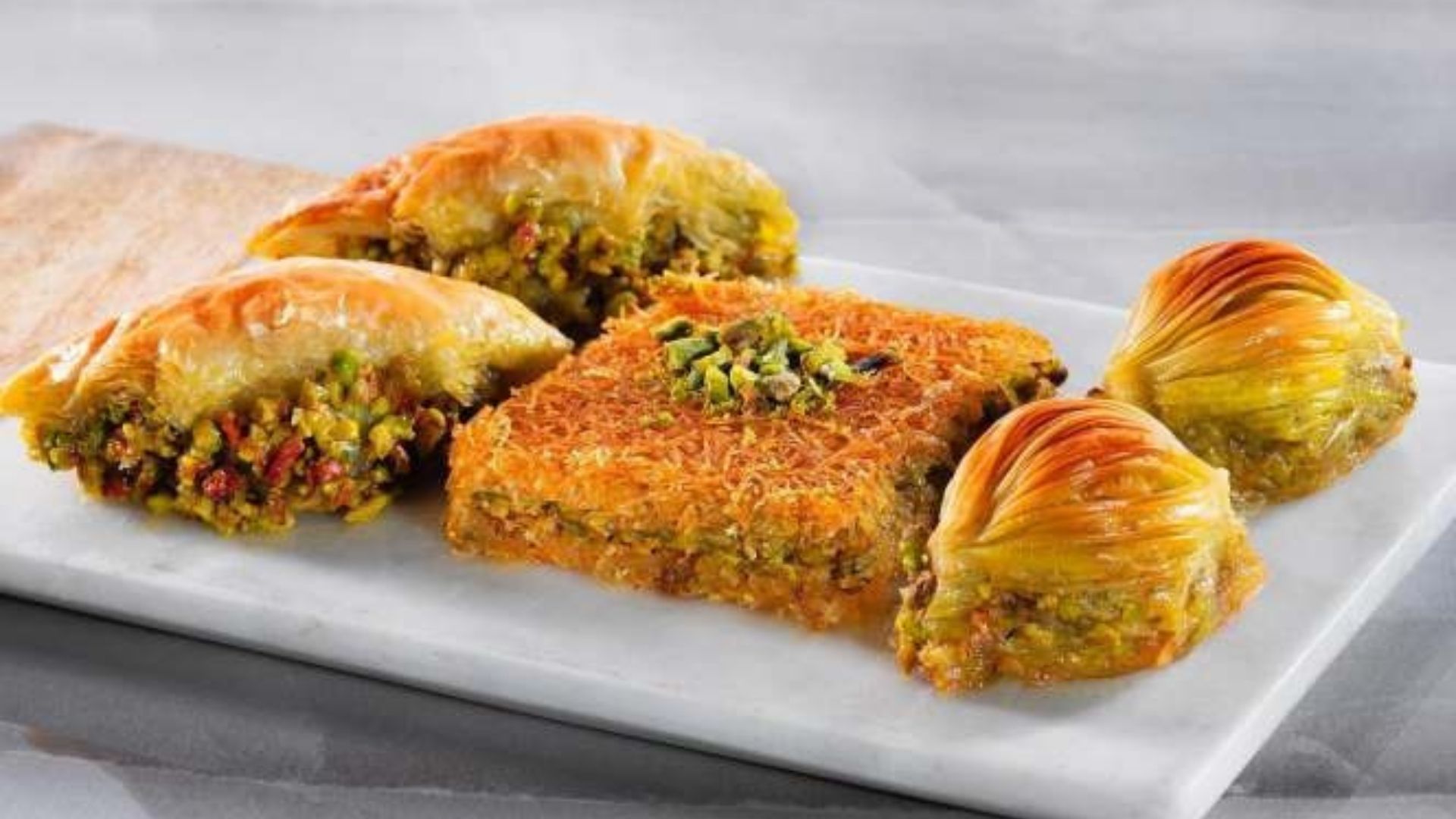 Fıstıklı Seçmeler Tabağı