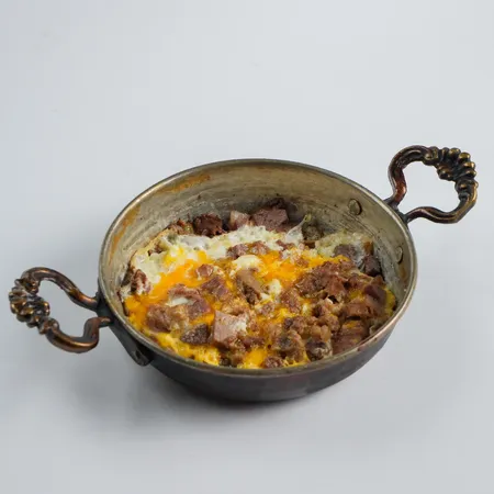 Kavurmalı Sahanda Yumurta
