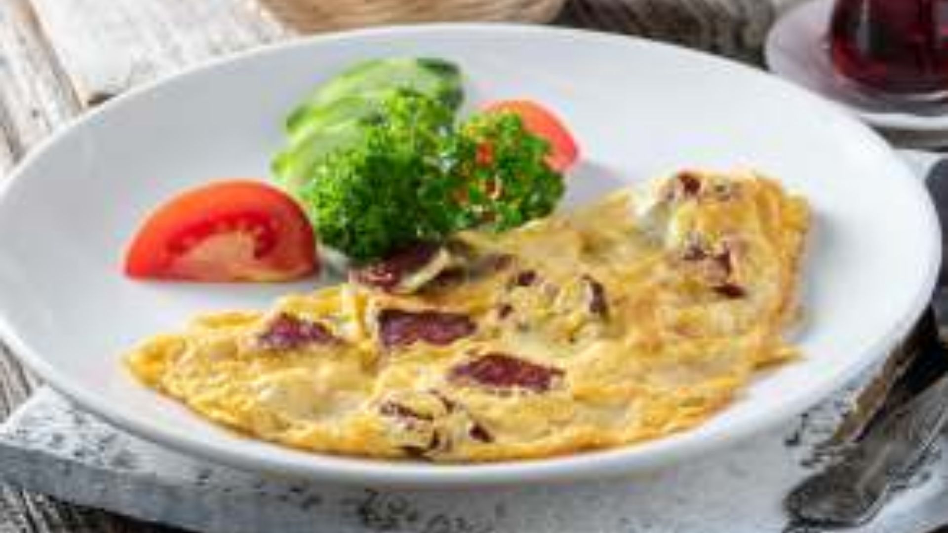 Doyurucu Sucuklu Omlet