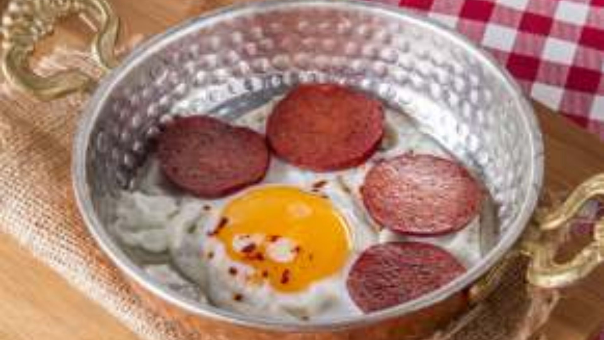 Sucuklu Yumurta